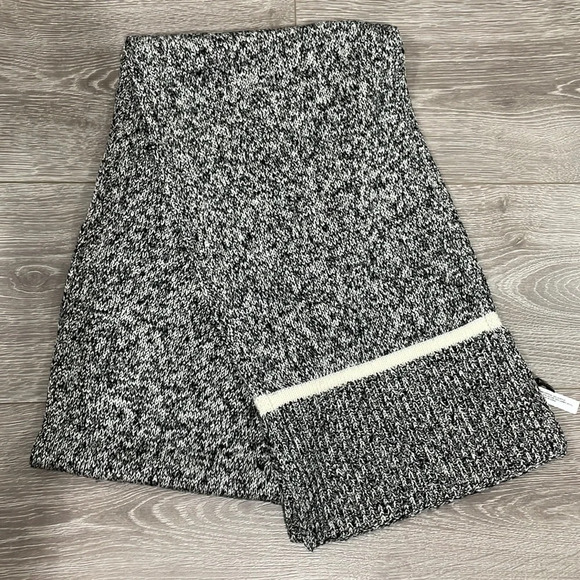 NWOT Talbots Winter Scarf Black and Off White with Lambs Wool Accent - Picture 1 of 11